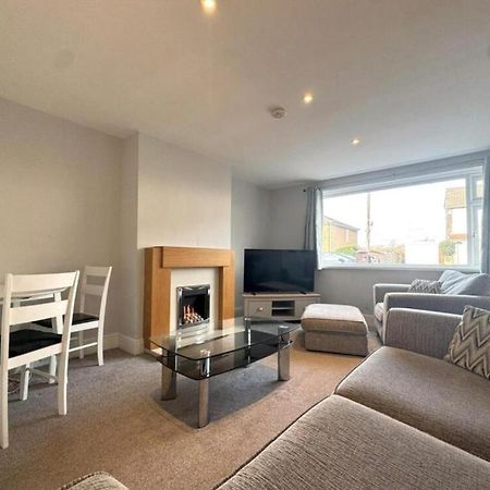Cosy Brighouse 3 Bed House-Great For Contractors Apartment Exterior photo