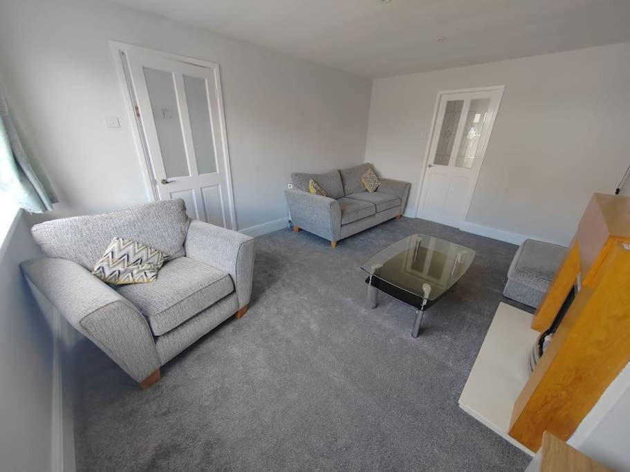 Cosy Brighouse 3 Bed House-Great For Contractors Apartment Exterior photo