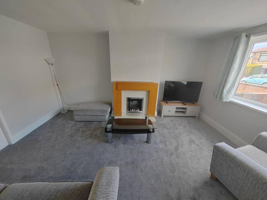Cosy Brighouse 3 Bed House-Great For Contractors Apartment Exterior photo