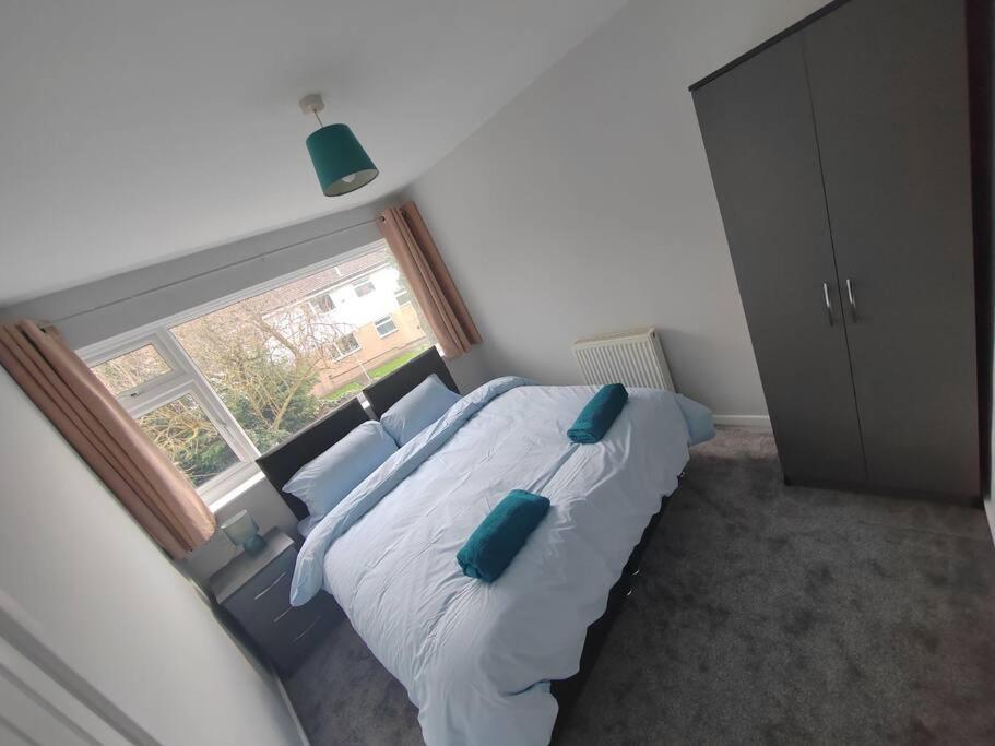 Cosy Brighouse 3 Bed House-Great For Contractors Apartment Exterior photo