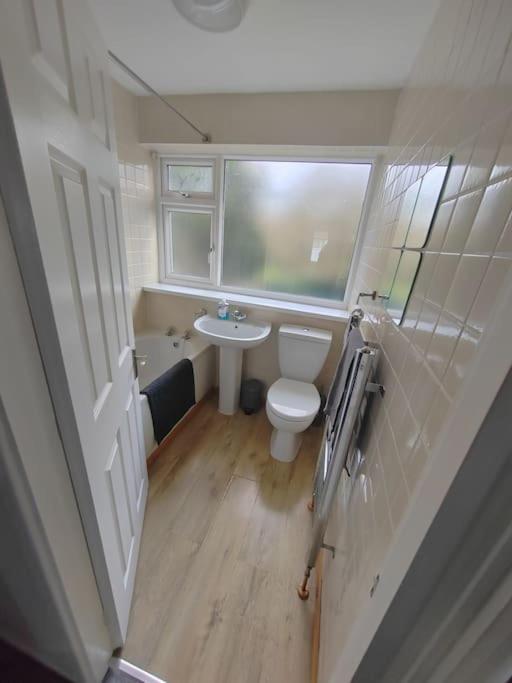Cosy Brighouse 3 Bed House-Great For Contractors Apartment Exterior photo