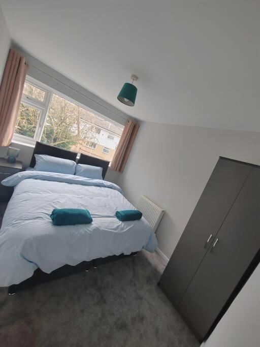 Cosy Brighouse 3 Bed House-Great For Contractors Apartment Exterior photo