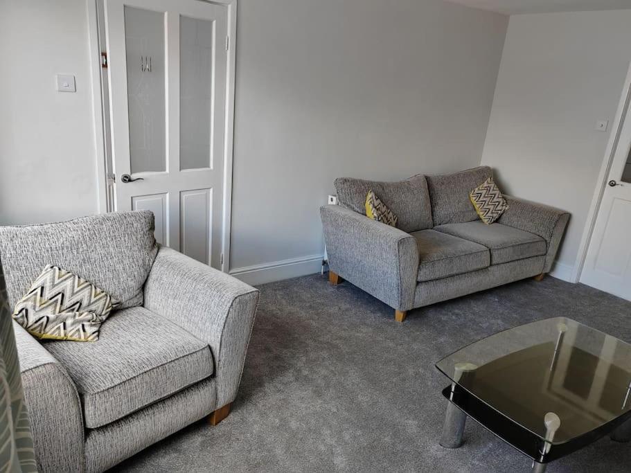 Cosy Brighouse 3 Bed House-Great For Contractors Apartment Exterior photo