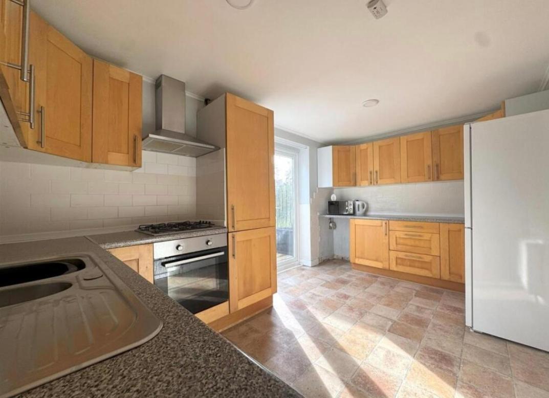 Cosy Brighouse 3 Bed House-Great For Contractors Apartment Exterior photo